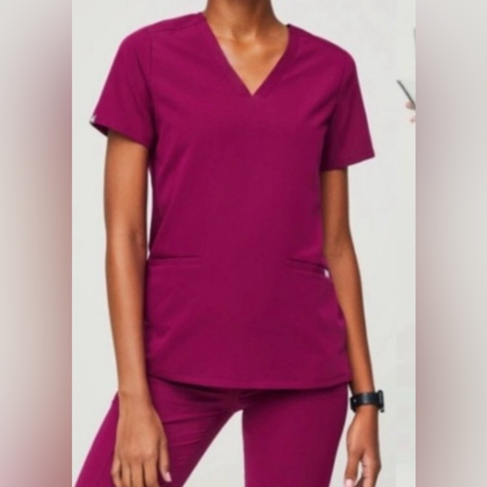 Figs Dark Magenta Casma Three-Pocket Scrub